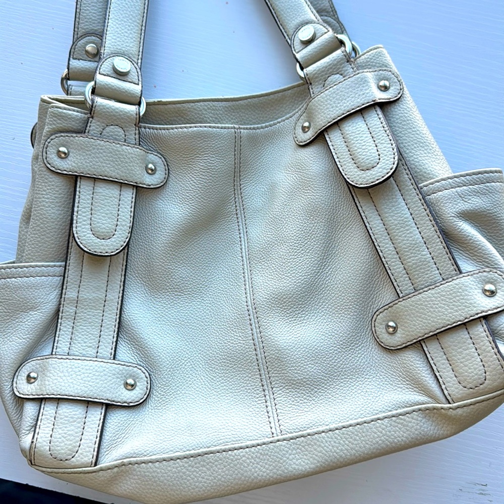 Tignanello handbag, barely used, in excellent condition.